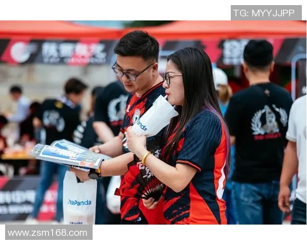 足球星服饰引领时尚潮流打造属于球迷的热血青春风采