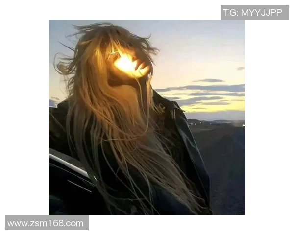 足球球星高冷气质头像男神形象展现沉稳魅力与独特风采